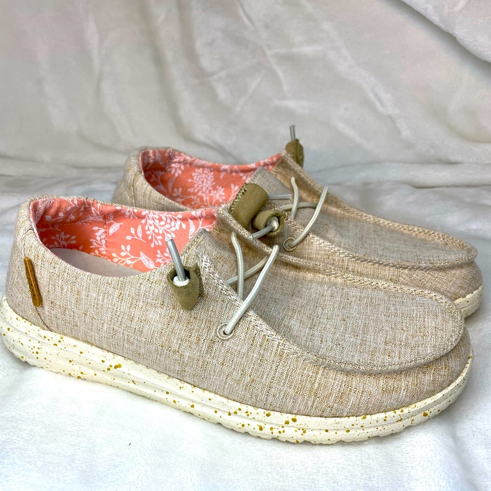 Hey Dude Women’s Wendy Chambray White Nut Size 5